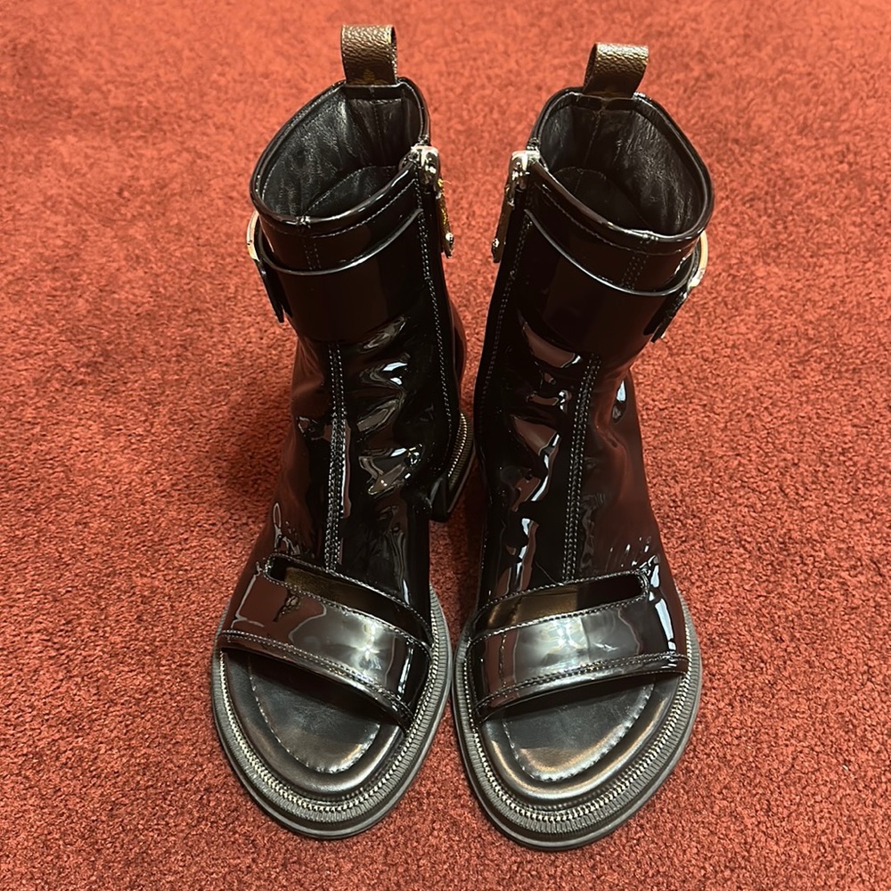 Authentic Louis Vuitton Moonlight Ankle Boots Size 37